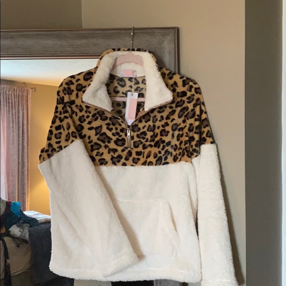 Cozy leopard print Sherpa pullover